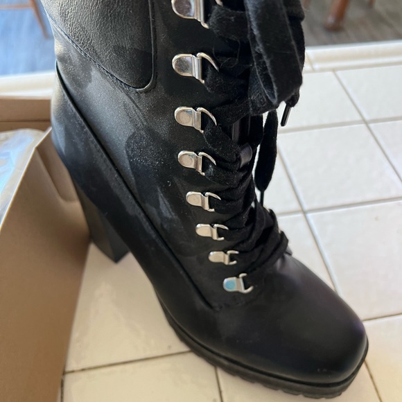 Steve Madden Black Beso ankle boot. NIB size 9.5 - Picture 3 of 4